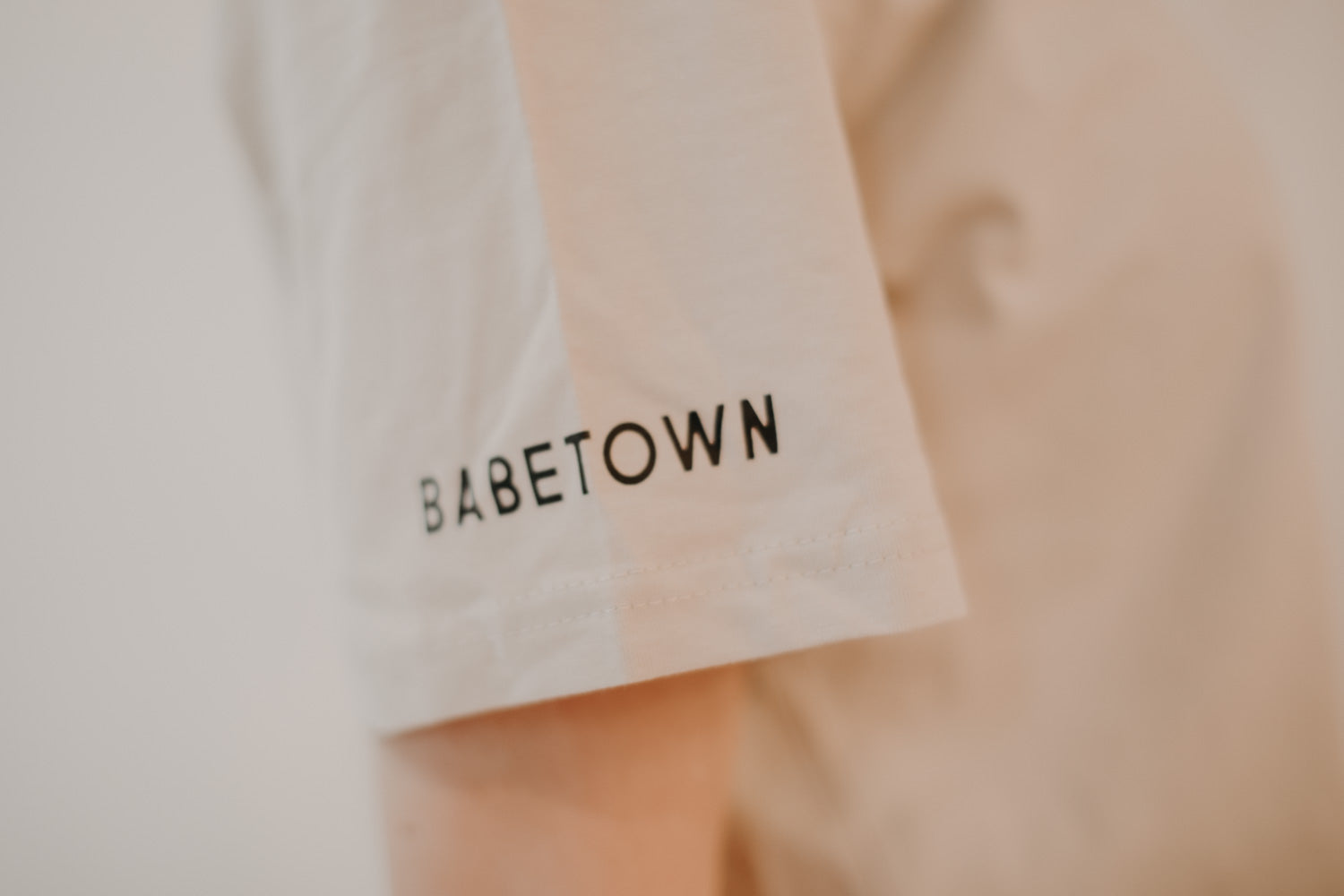 Hi, Babe! T-Shirt Beige