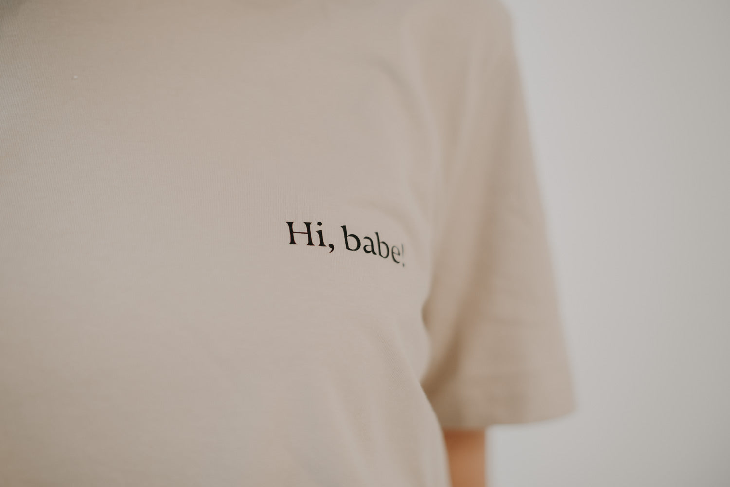 Hi, Babe! T-Shirt Beige