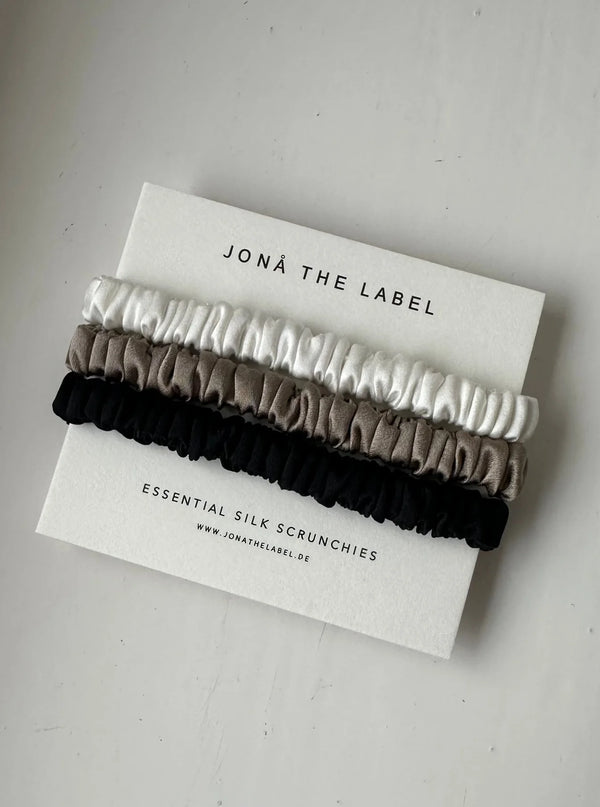 Silk Scrunchies (3er-Pack) von JONÅ THE LABEL